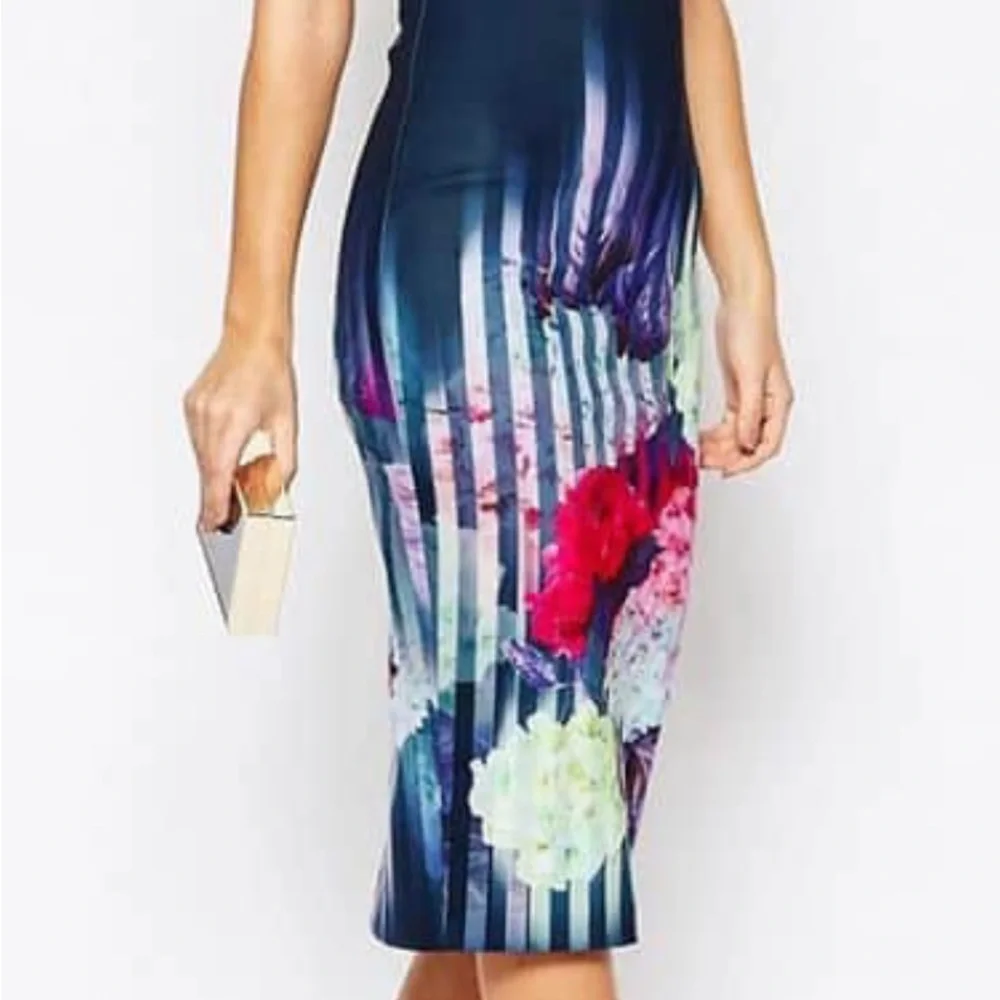 Ted Baker size 4 (US 8-10) Rimena Vespera Hydrangea midi pencil dress. - Picture 7 of 9